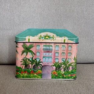 *RARE* Vintage Royal Hawaiian Tin/Container box